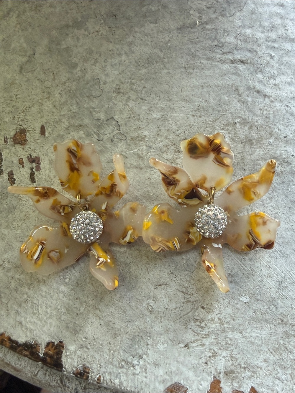 Lele Sadoughi Beige and Yellow Floral Resin Earrings with Crystal Centers - Picture 4 of 7